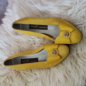 Vintage 80s Bally of Switzerland yellow suede leather flats size 7